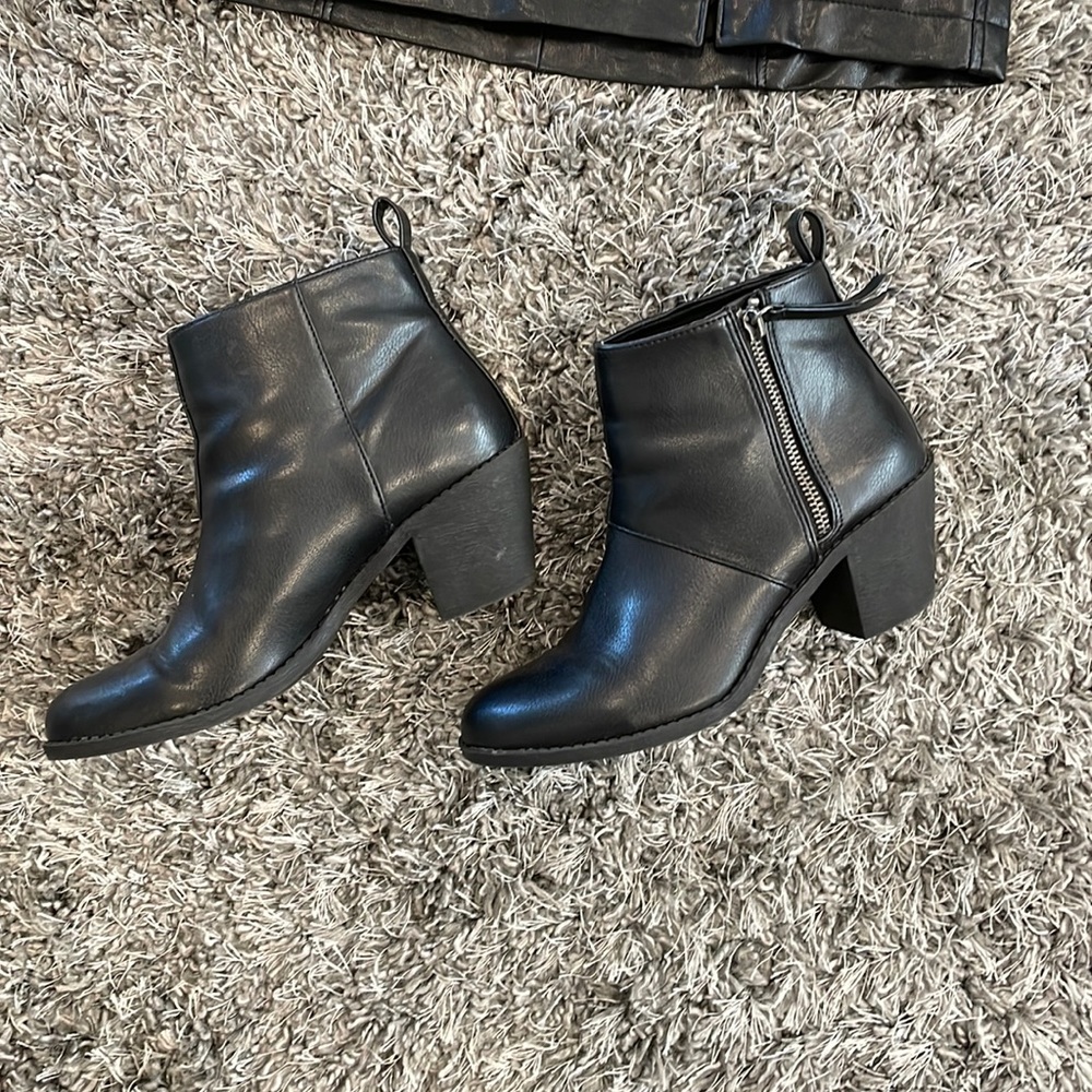 Black faux leather ankle booties from Forever 21 size 7.5